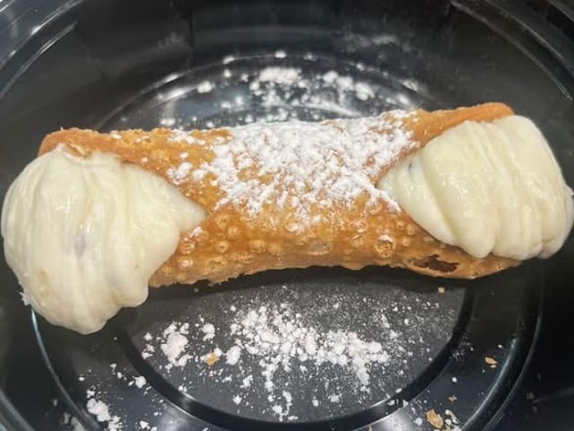 Cannoli.